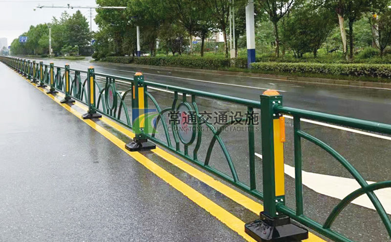 綠色定制款圓弧市政道路中心隔離護欄