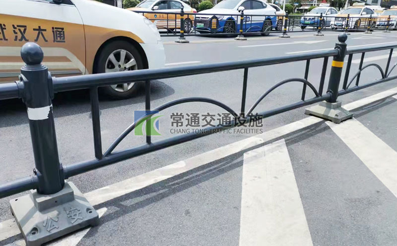 大圓管道路中心隔離機非隔離彎弧護